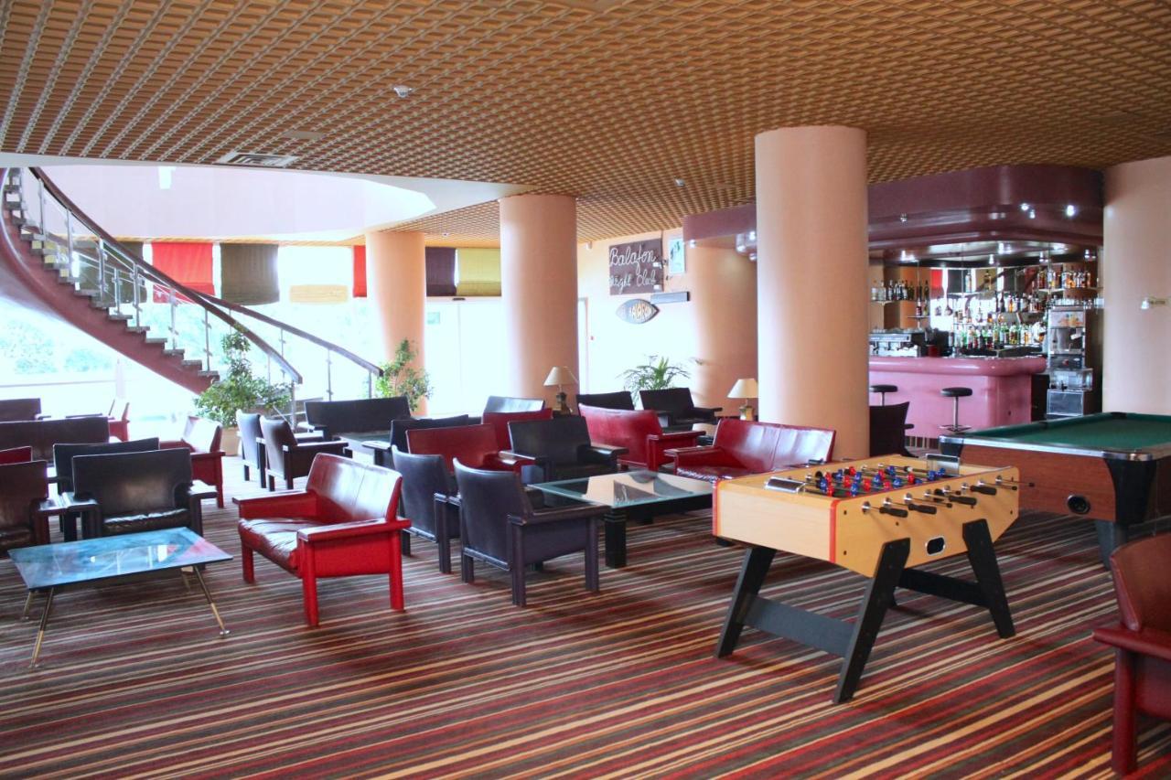 Hotel Mont Febe Яунде Екстер'єр фото