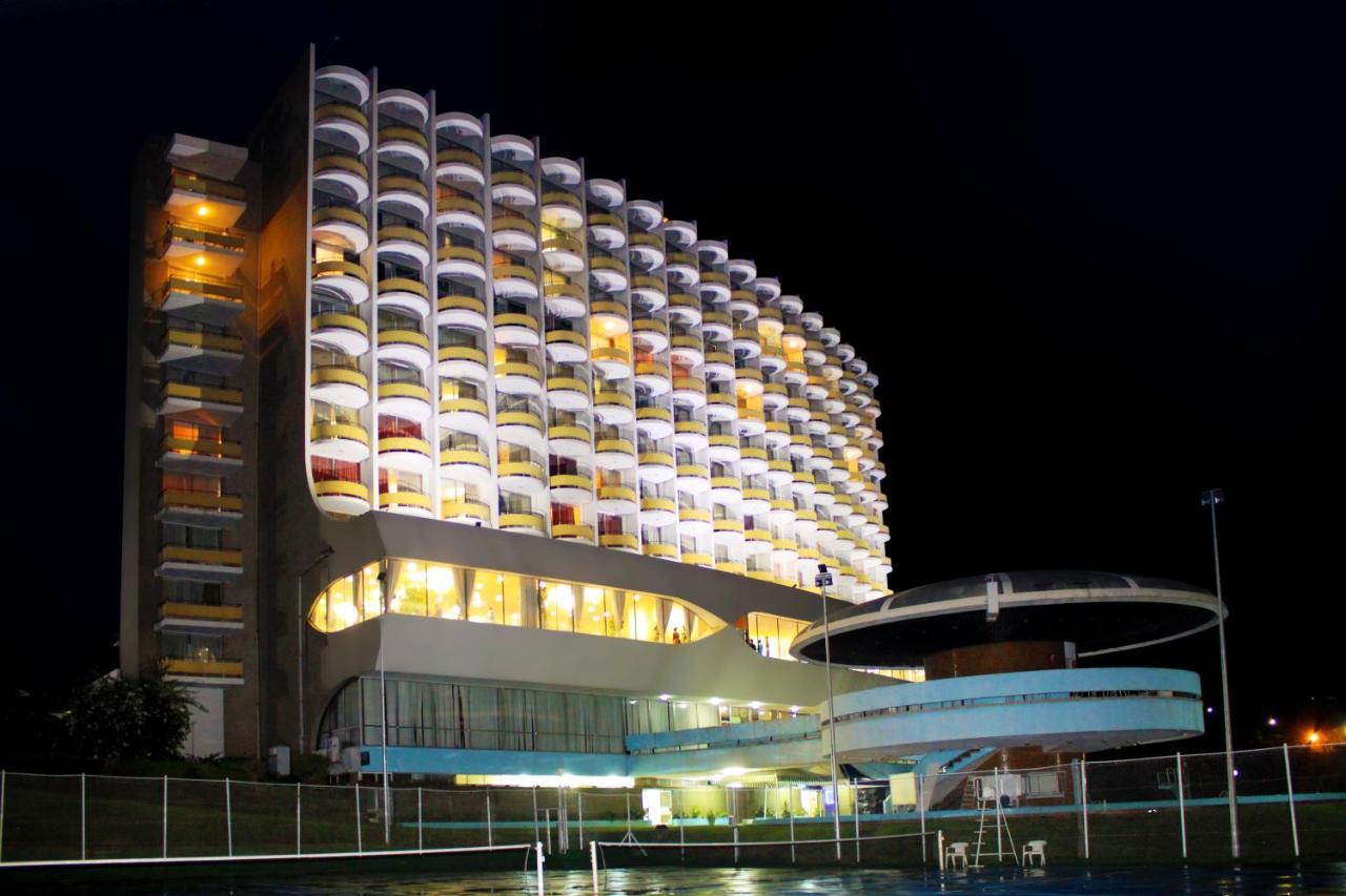 Hotel Mont Febe Яунде Екстер'єр фото