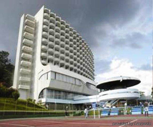 Hotel Mont Febe Яунде Екстер'єр фото