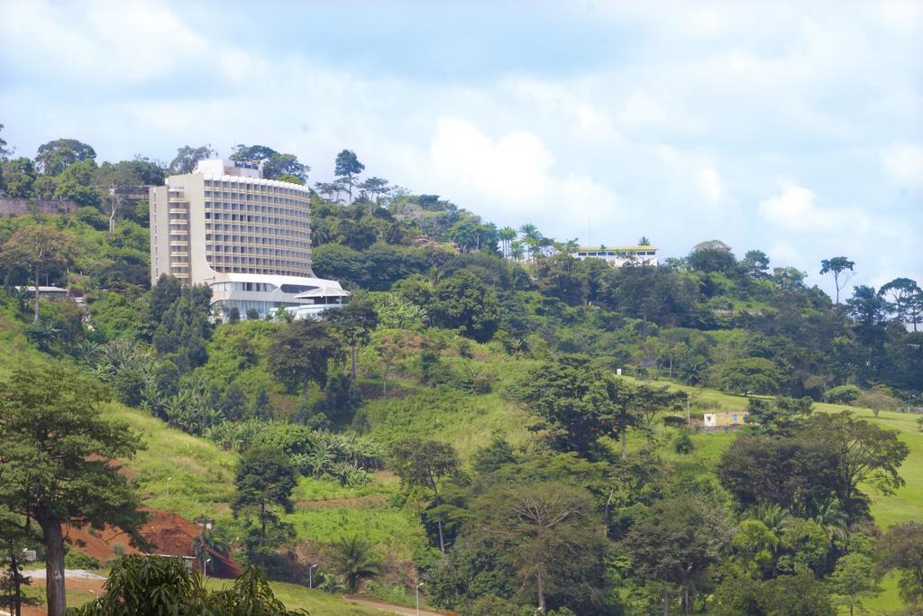 Hotel Mont Febe Яунде Екстер'єр фото