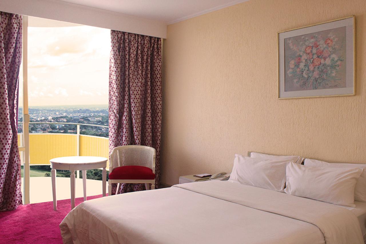 Hotel Mont Febe Яунде Екстер'єр фото