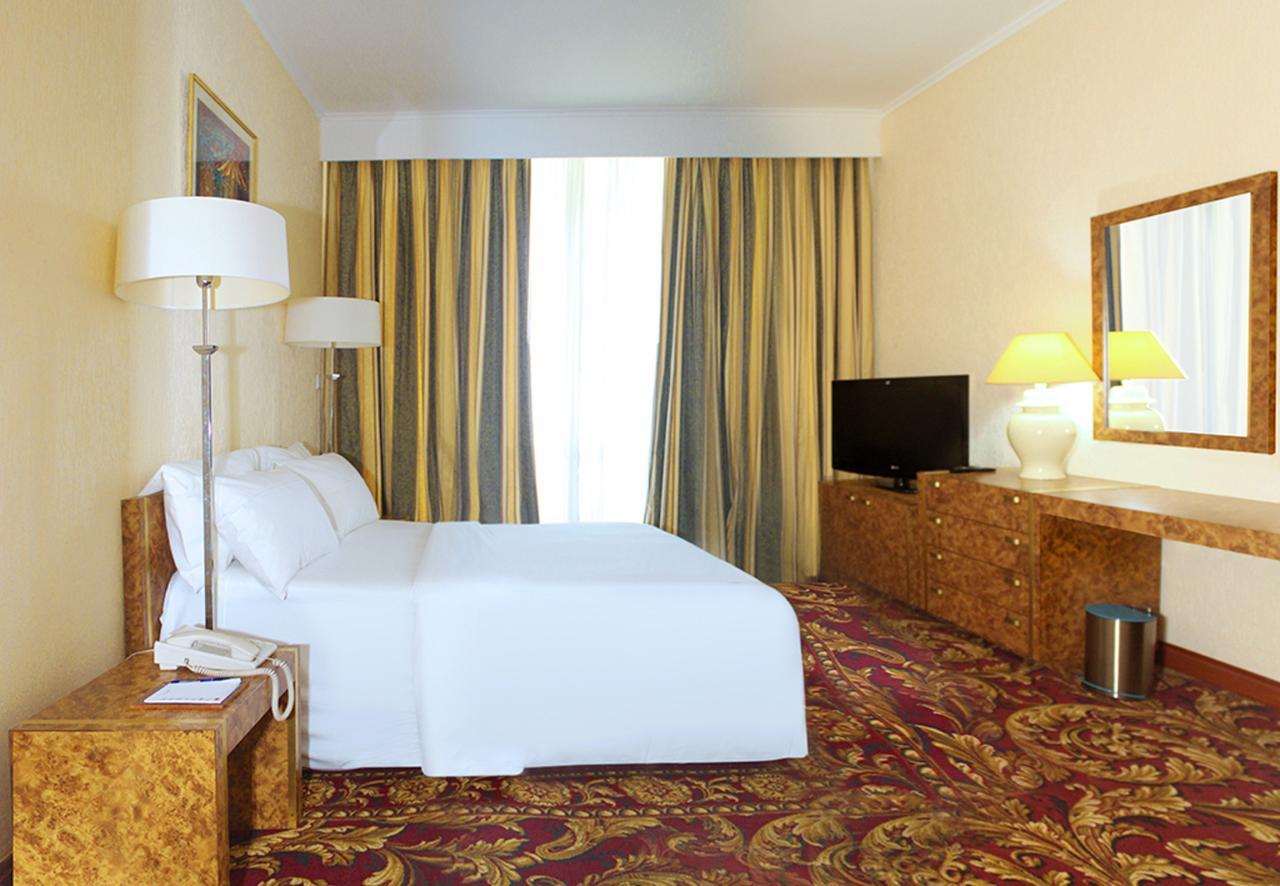 Hotel Mont Febe Яунде Екстер'єр фото