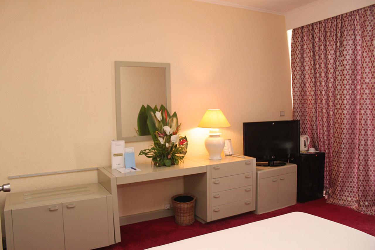 Hotel Mont Febe Яунде Екстер'єр фото
