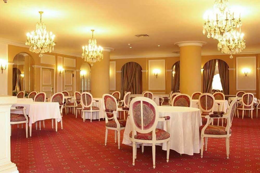 Hotel Mont Febe Яунде Екстер'єр фото