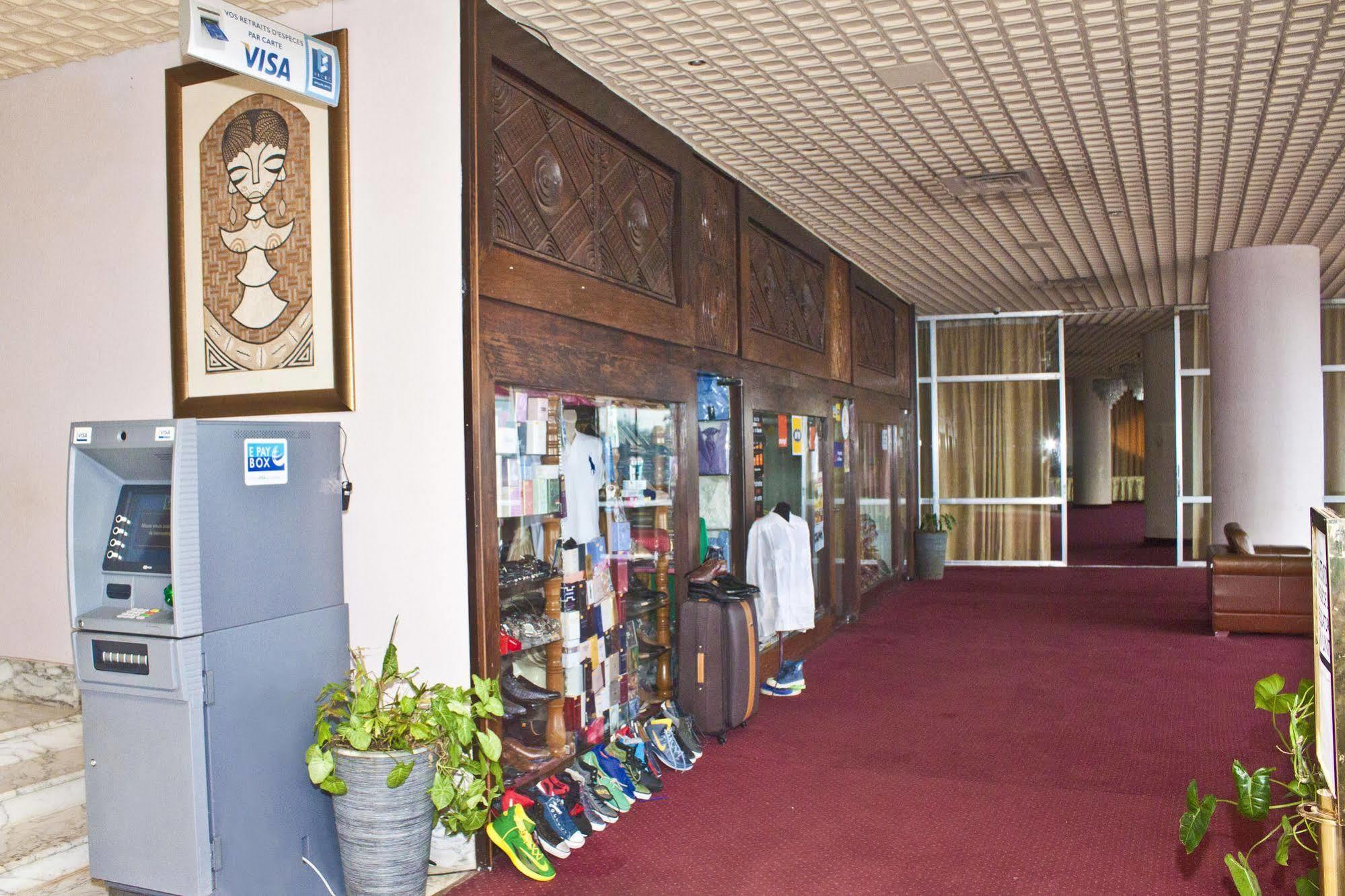 Hotel Mont Febe Яунде Екстер'єр фото