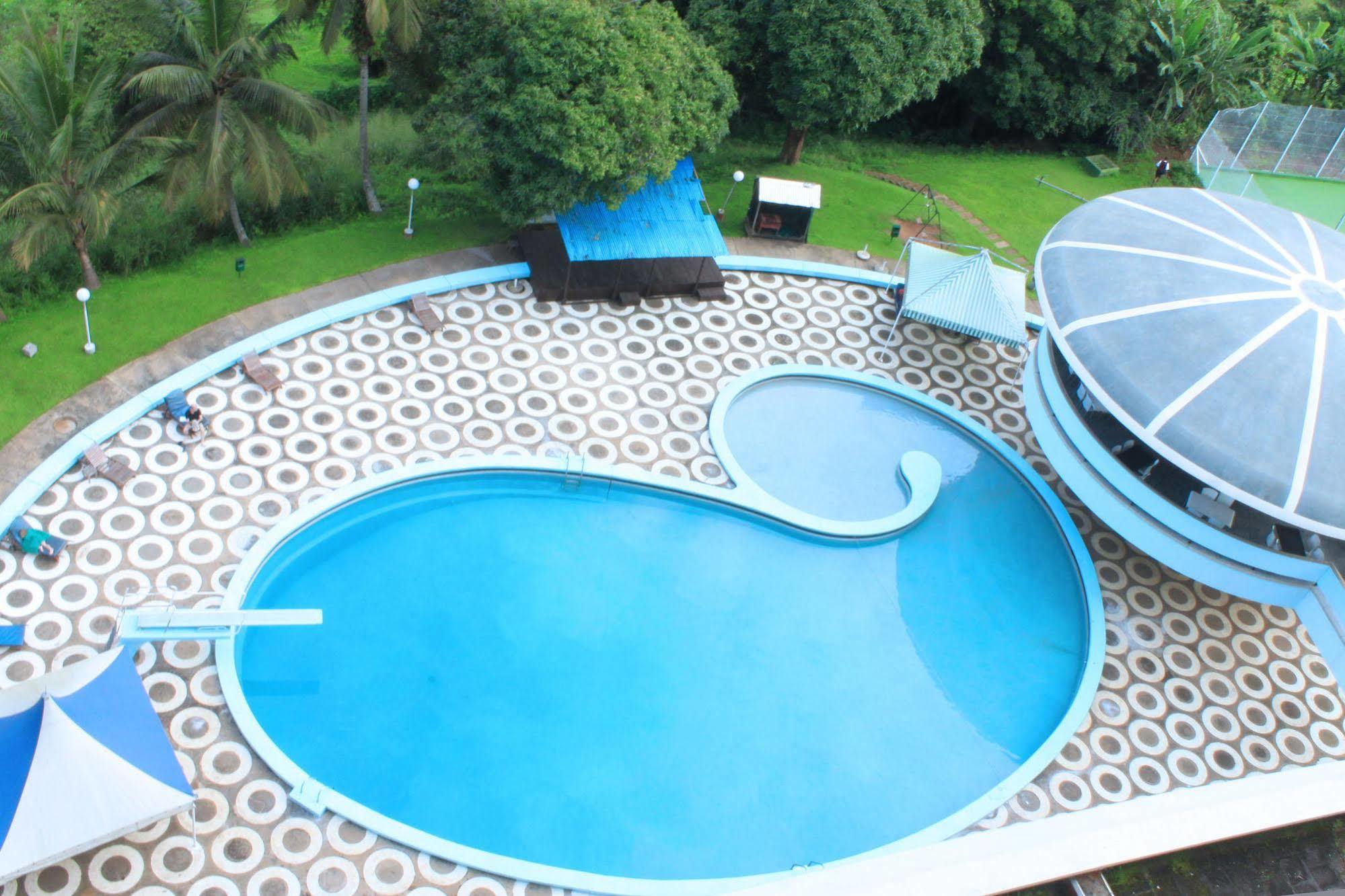 Hotel Mont Febe Яунде Екстер'єр фото